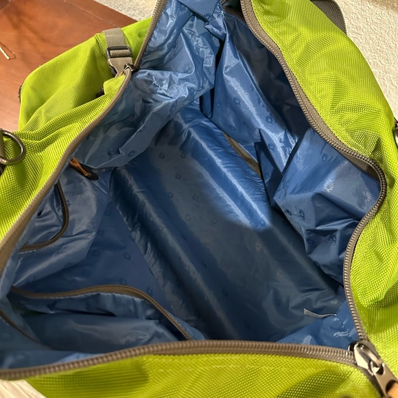 Lily Pond roller duffle - Picture 8 of 11